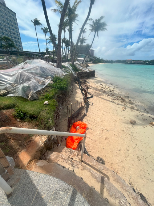 台風被害が残るCPグアムのビーチ